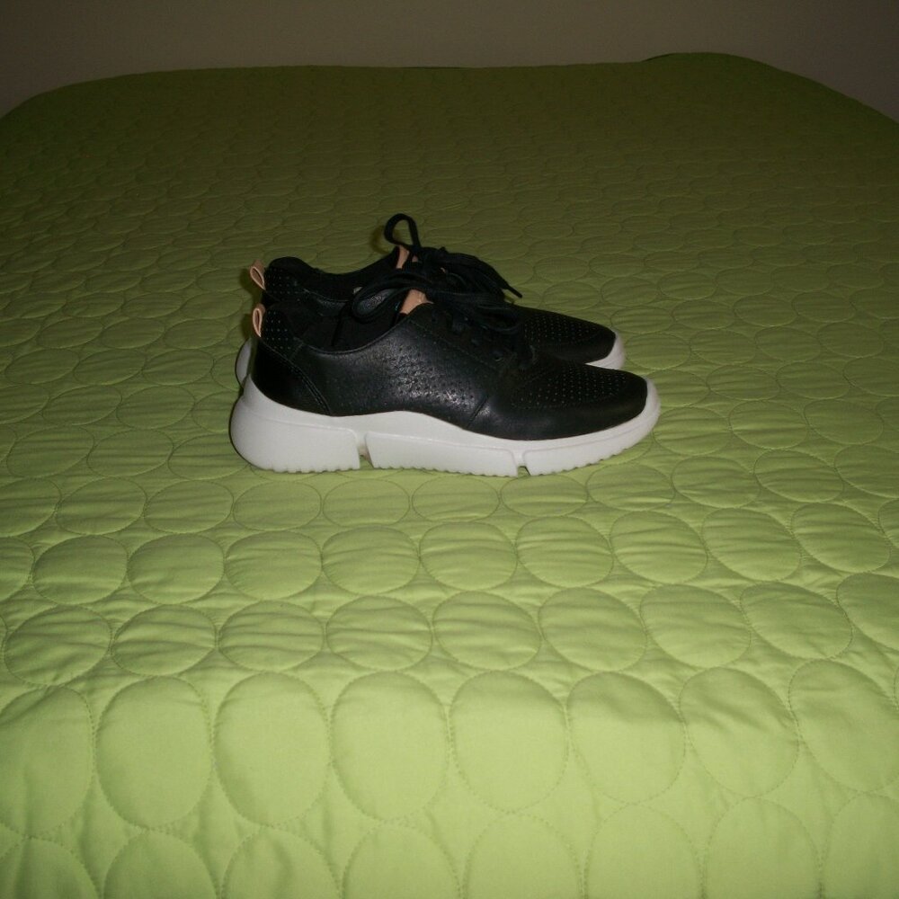 Rockport Women's Black R-Evolution Washable Lace-Up Sneakers Size 7